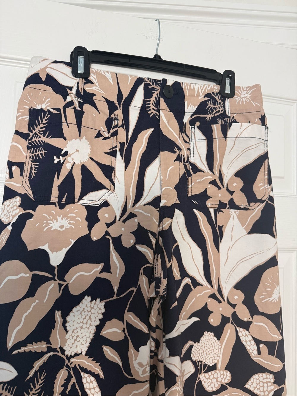 ANTHROPOLOGIE MAEVE COLETTE High-Rise
Wide-Leg Cropped Pants by
Jo Faulkner
31 - Picture 7 of 10